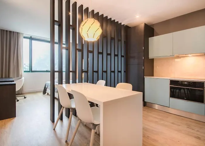 447 Gale Wifi, Parking * Oporto