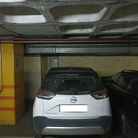 447 Gale Wifi, Parking *