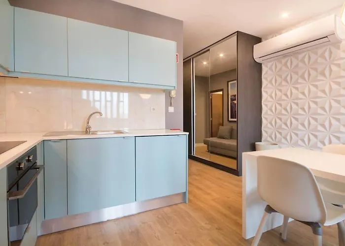 447 Gale Wifi, Parking