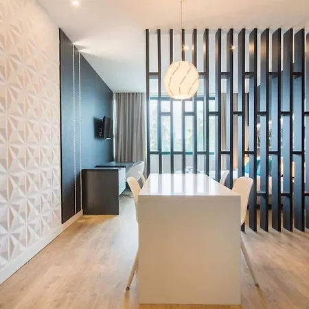 447 Gale Wifi, Parking Apartment