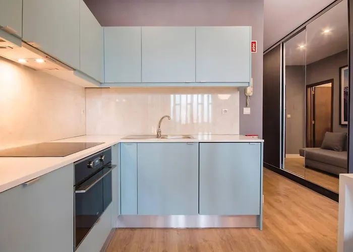 447 Gale Wifi, Parking Apartment